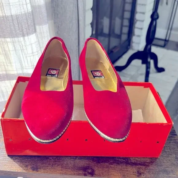 Anne Klein Suede Flats Red Gold Trim Size 9 Genuine Leather Made in Italy - Picture 2 of 9